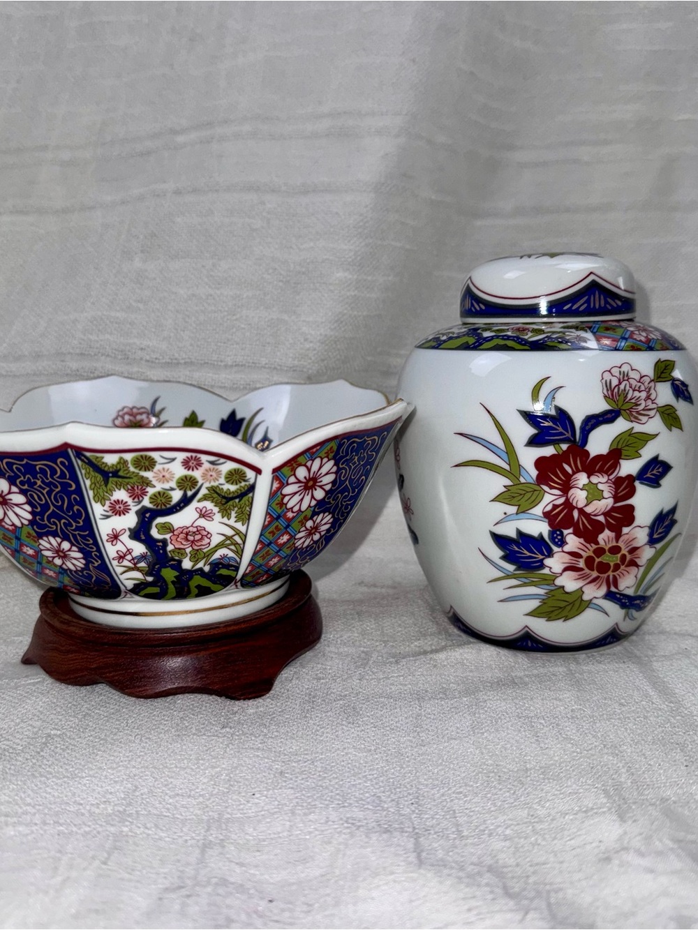 VTG Japanese Imari Porcelain 7” Lotus Bowl and Matching 7” Ginger Jar